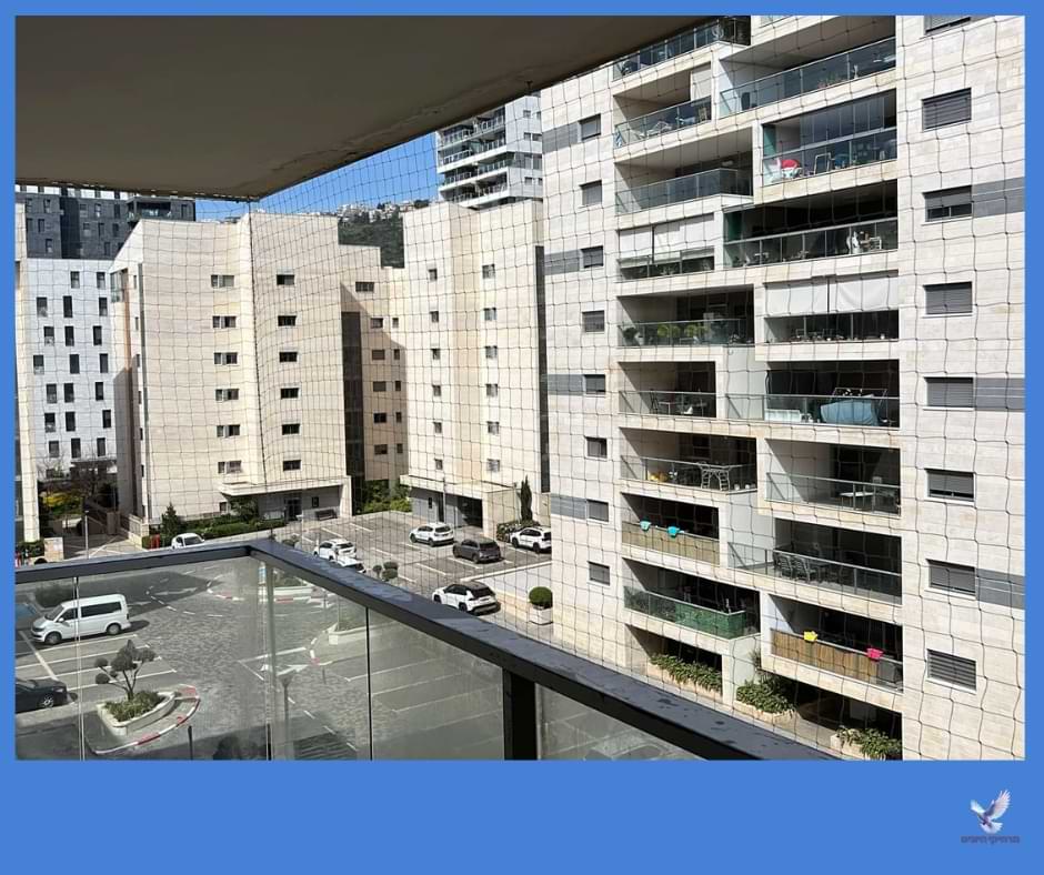 רשת נגד יונים למרפסת בירושלים רשת נגד יונים למרפסת בירושלים - התקנת רשת שקופה מתוחה
