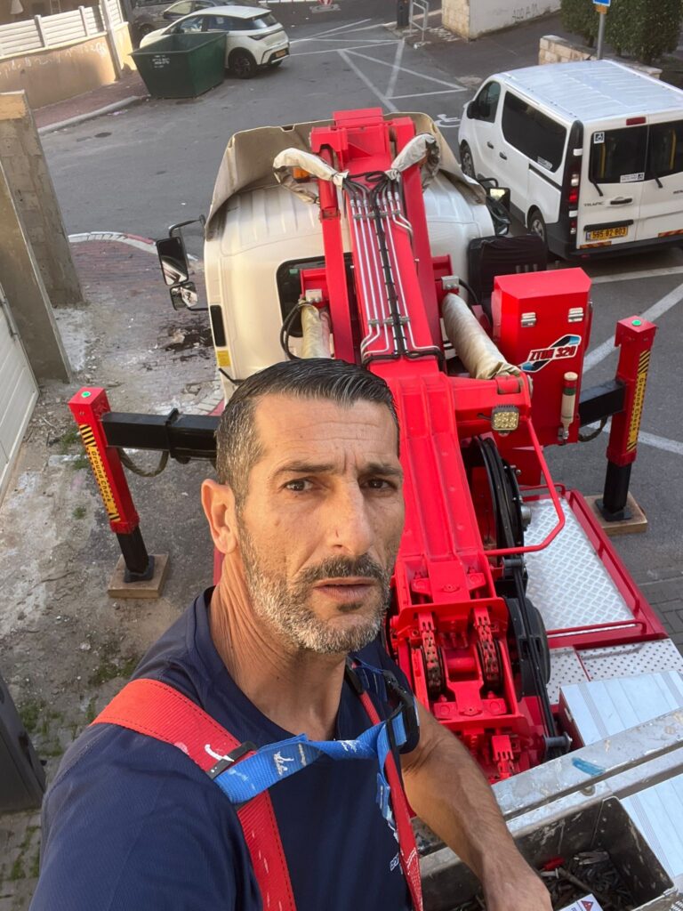 עבודות גובה מורכבות להרחקת יונים