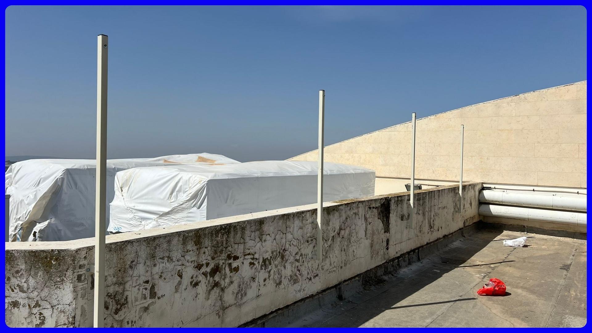 בניית חופת רשת מעל מתחם הצ’ילרים